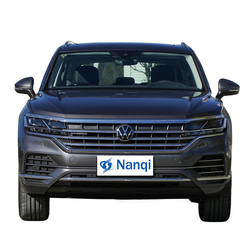 La mode Volkswagen Touareg SUV PHEV 2.0T 252 HP L4 VW Touareg édition noire