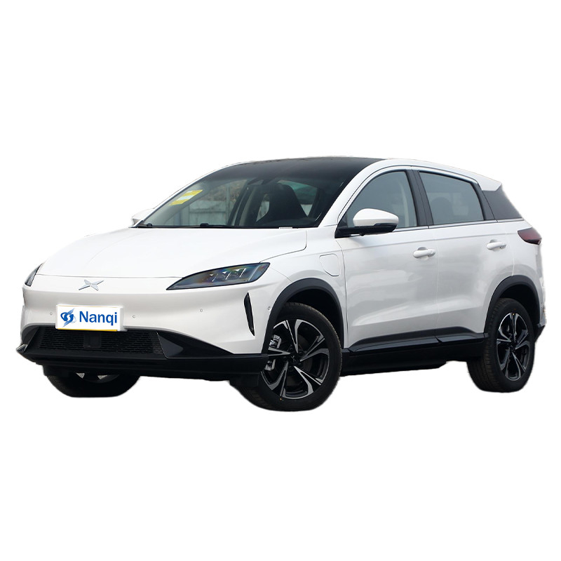 Le SUV Xpeng G3 électrique 5 places 5 portes à gauche à grande vitesse