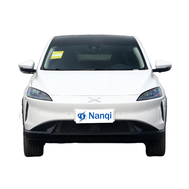 Le SUV Xpeng G3 électrique 5 places 5 portes à gauche à grande vitesse