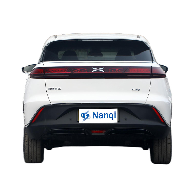 Le SUV Xpeng G3 électrique 5 places 5 portes à gauche à grande vitesse