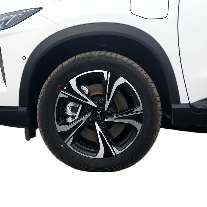 Le SUV Xpeng G3 électrique 5 places 5 portes à gauche à grande vitesse