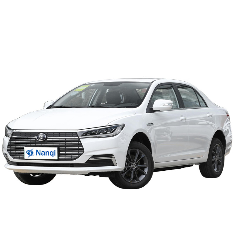 Pure électrique BYD Qin EV Nouveaux véhicules à énergie 136P 4 portes 5 places berline