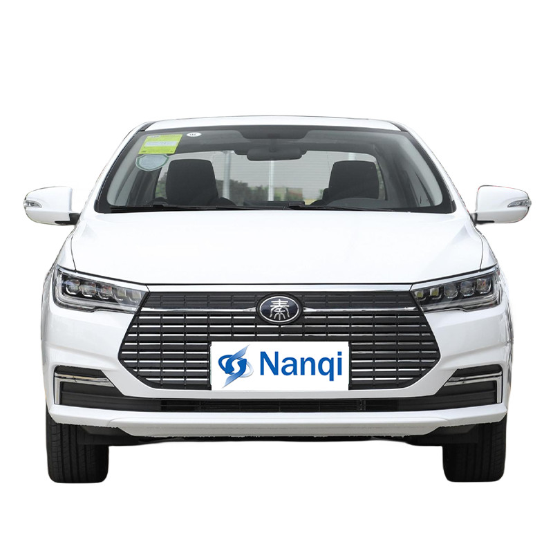 Pure électrique BYD Qin EV Nouveaux véhicules à énergie 136P 4 portes 5 places berline